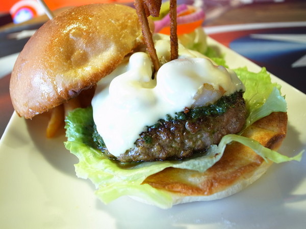 3mins美式餐廳(中美店):<台中|美式餐廳>超級英雄陪你吃漢堡!!!3mins美式餐廳