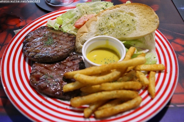 3mins美式餐廳(中美店):3mins美式餐廳(中美店)✪復仇者聯盟×異國風味×美味佳餚~大推~103.09.10