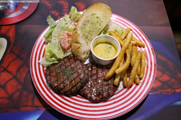 3mins美式餐廳(中美店):3mins美式餐廳(中美店)✪復仇者聯盟×異國風味×美味佳餚~大推~103.09.10