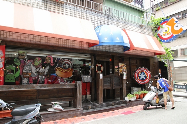 3mins美式餐廳(中美店):3mins美式餐廳(中美店)✪復仇者聯盟×異國風味×美味佳餚~大推~103.09.10