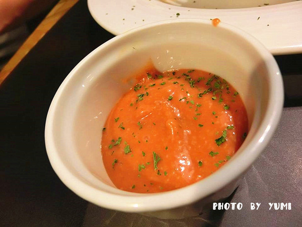 3mins美式餐廳(中美店)：【口碑券§第68彈】party time~復仇者英雄佔領台中!!美國隊長x鋼鐵人陪你一起大嗑漢堡@3mins美式餐廳