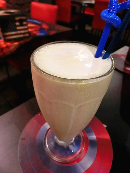 3mins美式餐廳(中美店):【台中食記】萬聖節快一起來搗蛋!!美國隊長和巨無霸熱狗陪你TRICK OR TREAT@3mins美式餐廳(中美店)