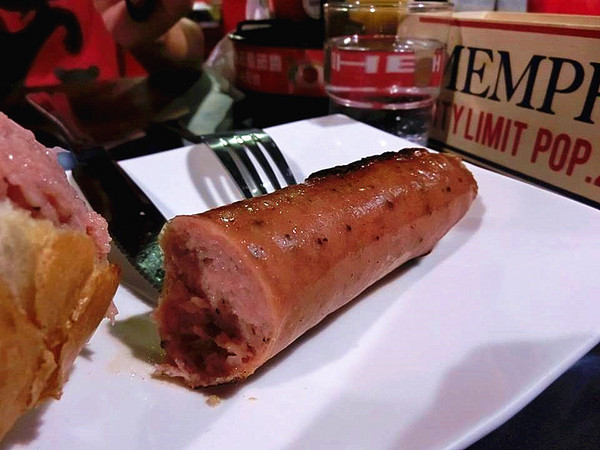 3mins美式餐廳(中美店):【台中食記】萬聖節快一起來搗蛋!!美國隊長和巨無霸熱狗陪你TRICK OR TREAT@3mins美式餐廳(中美店)