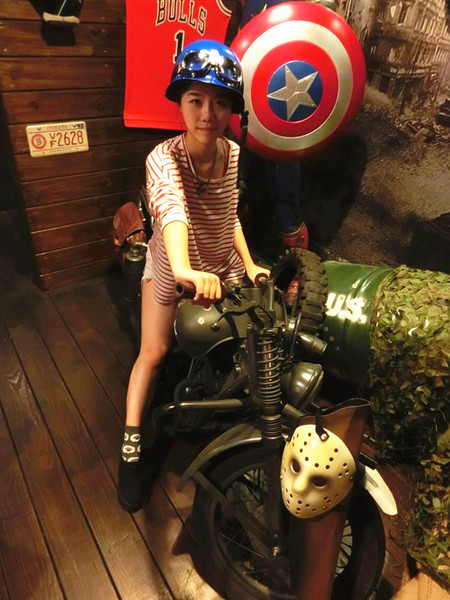 3mins美式餐廳(中美店)：【口碑券§第68彈】party time~復仇者英雄佔領台中!!美國隊長x鋼鐵人陪你一起大嗑漢堡@3mins美式餐廳