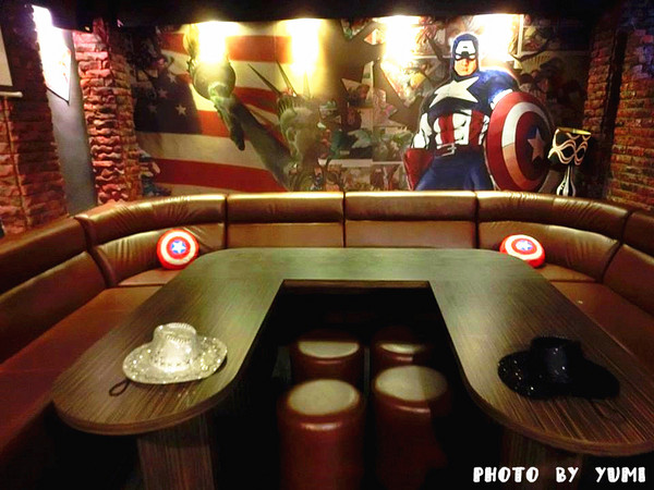 3mins美式餐廳(中美店)：【口碑券§第68彈】party time~復仇者英雄佔領台中!!美國隊長x鋼鐵人陪你一起大嗑漢堡@3mins美式餐廳