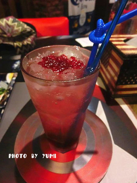 3mins美式餐廳(中美店)：【口碑券§第68彈】party time~復仇者英雄佔領台中!!美國隊長x鋼鐵人陪你一起大嗑漢堡@3mins美式餐廳