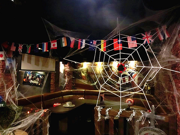 3mins美式餐廳(中美店):【台中食記】萬聖節快一起來搗蛋!!美國隊長和巨無霸熱狗陪你TRICK OR TREAT@3mins美式餐廳(中美店)