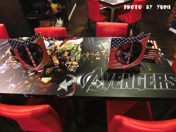3mins美式餐廳(中美店)：【口碑券§第68彈】party time~復仇者英雄佔領台中!!美國隊長x鋼鐵人陪你一起大嗑漢堡@3mins美式餐廳