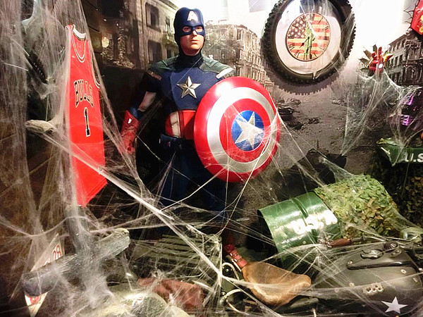 3mins美式餐廳(中美店):【台中食記】萬聖節快一起來搗蛋!!美國隊長和巨無霸熱狗陪你TRICK OR TREAT@3mins美式餐廳(中美店)