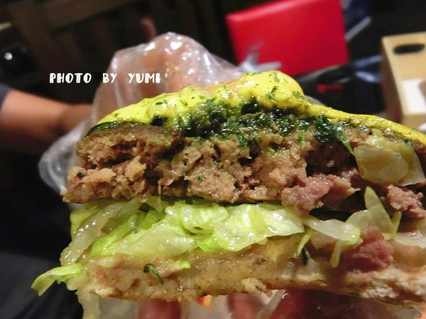 3mins美式餐廳(中美店)：【口碑券§第68彈】party time~復仇者英雄佔領台中!!美國隊長x鋼鐵人陪你一起大嗑漢堡@3mins美式餐廳