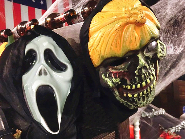 3mins美式餐廳(中美店):【台中食記】萬聖節快一起來搗蛋!!美國隊長和巨無霸熱狗陪你TRICK OR TREAT@3mins美式餐廳(中美店)