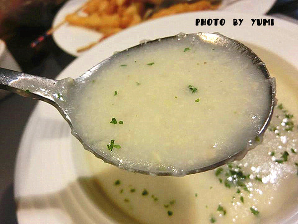 3mins美式餐廳(中美店)：【口碑券§第68彈】party time~復仇者英雄佔領台中!!美國隊長x鋼鐵人陪你一起大嗑漢堡@3mins美式餐廳