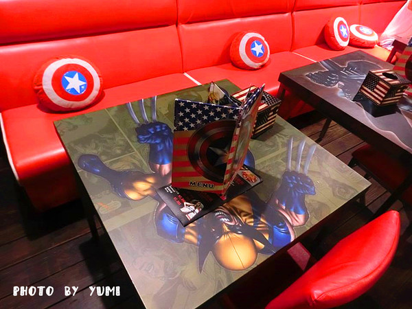 3mins美式餐廳(中美店)：【口碑券§第68彈】party time~復仇者英雄佔領台中!!美國隊長x鋼鐵人陪你一起大嗑漢堡@3mins美式餐廳