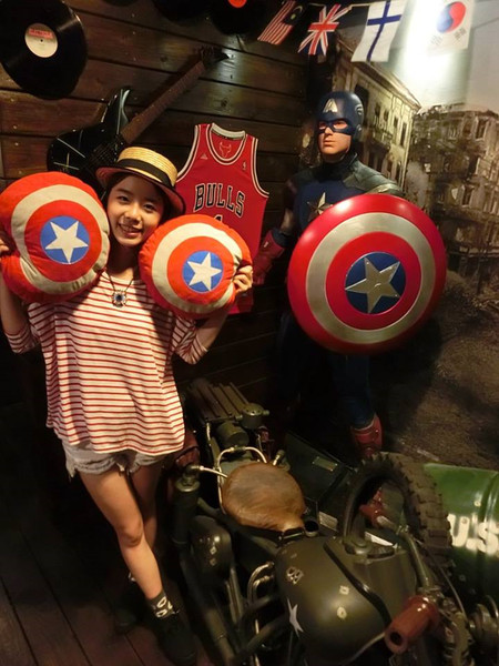 3mins美式餐廳(中美店)：【口碑券§第68彈】party time~復仇者英雄佔領台中!!美國隊長x鋼鐵人陪你一起大嗑漢堡@3mins美式餐廳