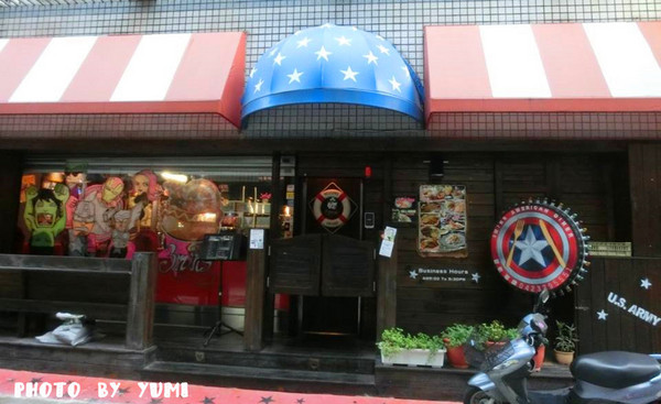 3mins美式餐廳(中美店)：【口碑券§第68彈】party time~復仇者英雄佔領台中!!美國隊長x鋼鐵人陪你一起大嗑漢堡@3mins美式餐廳