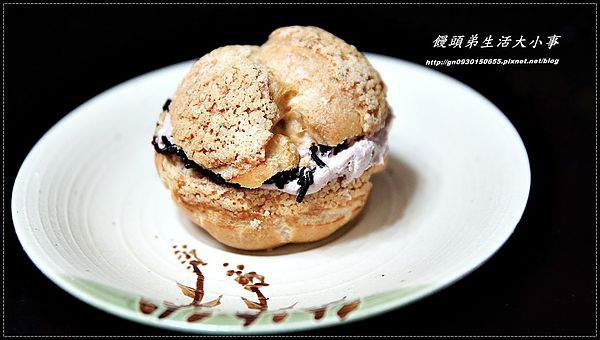 美食村蛋糕：【美食村蛋糕】網友強力推薦~爆餡草莓泡芙