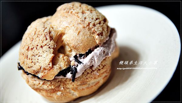 美食村蛋糕：【美食村蛋糕】網友強力推薦~爆餡草莓泡芙