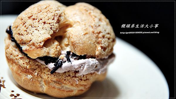 美食村蛋糕：【美食村蛋糕】網友強力推薦~爆餡草莓泡芙