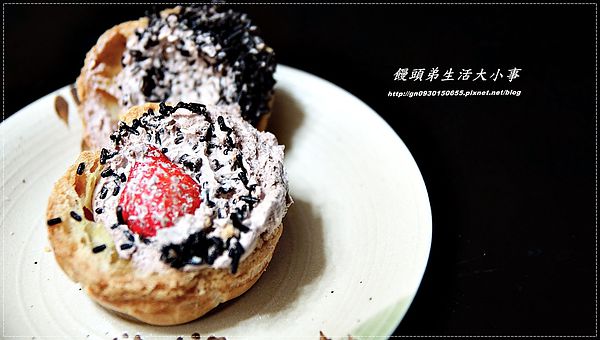 美食村蛋糕：【美食村蛋糕】網友強力推薦~爆餡草莓泡芙