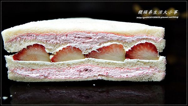 美食村蛋糕:【美食村蛋糕】爆餡草莓三明治~季節限定。錯過在等一年