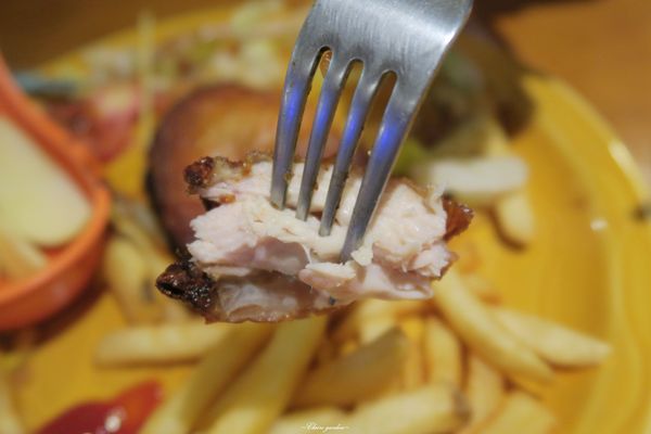 Route66 美式餐廳：台北 捷運忠孝敦化 Route66美式餐廳~皮脆噴汁的肯塔基炸雞