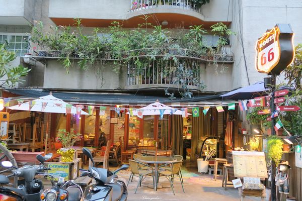 Route66 美式餐廳：台北 捷運忠孝敦化 Route66美式餐廳~皮脆噴汁的肯塔基炸雞