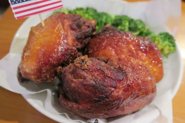 Route66 美式餐廳：台北 捷運忠孝敦化 Route66美式餐廳~皮脆噴汁的肯塔基炸雞
