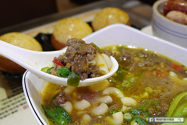 Hong Kong茶水攤-嘜記飯堂(敦南分店):◆台北東區。捷運忠孝敦化【香港茶水攤敦南店】嘜記飯堂。台北茶餐廳。東區茶餐廳。港式燒臘。港式甜點。楊枝甘露。凍鴛鴦