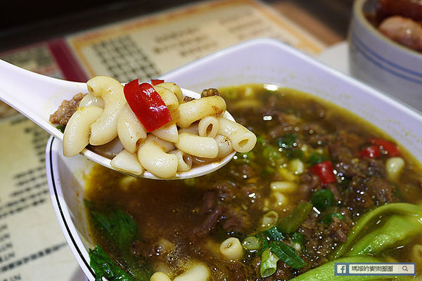 Hong Kong茶水攤-嘜記飯堂(敦南分店):◆台北東區。捷運忠孝敦化【香港茶水攤敦南店】嘜記飯堂。台北茶餐廳。東區茶餐廳。港式燒臘。港式甜點。楊枝甘露。凍鴛鴦