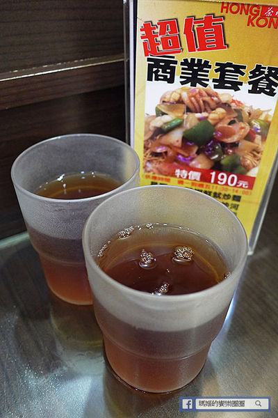 Hong Kong茶水攤-嘜記飯堂(敦南分店):◆台北東區。捷運忠孝敦化【香港茶水攤敦南店】嘜記飯堂。台北茶餐廳。東區茶餐廳。港式燒臘。港式甜點。楊枝甘露。凍鴛鴦