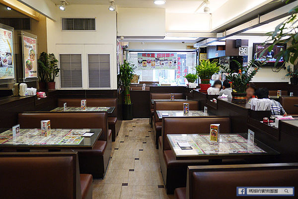 Hong Kong茶水攤-嘜記飯堂(敦南分店):◆台北東區。捷運忠孝敦化【香港茶水攤敦南店】嘜記飯堂。台北茶餐廳。東區茶餐廳。港式燒臘。港式甜點。楊枝甘露。凍鴛鴦