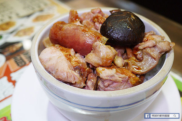 Hong Kong茶水攤-嘜記飯堂(敦南分店):◆台北東區。捷運忠孝敦化【香港茶水攤敦南店】嘜記飯堂。台北茶餐廳。東區茶餐廳。港式燒臘。港式甜點。楊枝甘露。凍鴛鴦