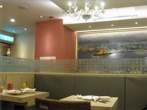 維多利亞港當背景 - 板橋區的九龍塘茶餐廳)