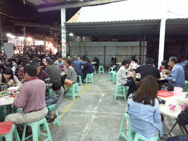 萬二小吃部：高雄旗津必吃 俗又大碗 ~~萬二正老店