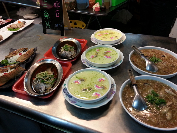 萬二小吃部：高雄旗津必吃 俗又大碗 ~~萬二正老店