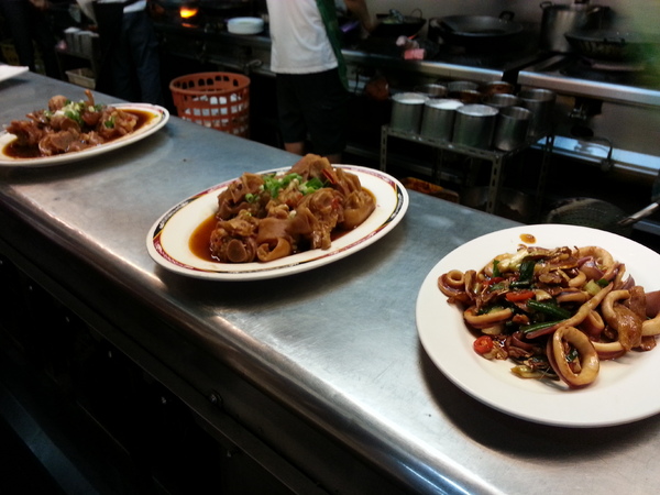 萬二小吃部：高雄旗津必吃 俗又大碗 ~~萬二正老店