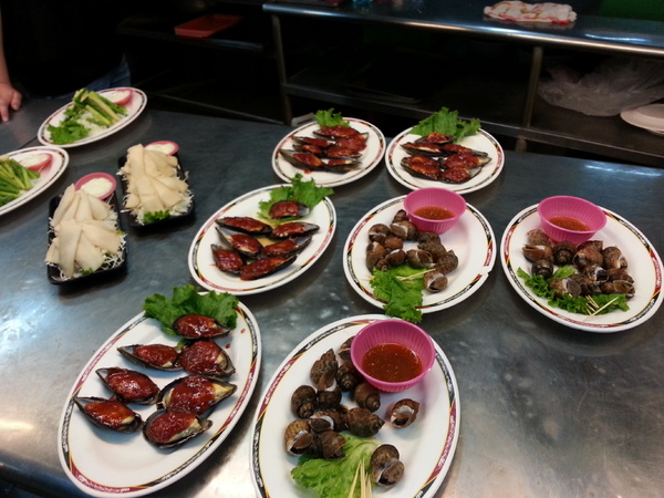 萬二小吃部：高雄旗津必吃 俗又大碗 ~~萬二正老店