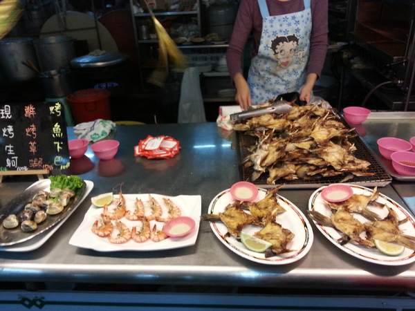 萬二小吃部：高雄旗津必吃 俗又大碗 ~~萬二正老店