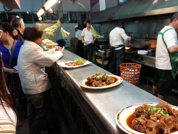 萬二小吃部：高雄旗津必吃 俗又大碗 ~~萬二正老店