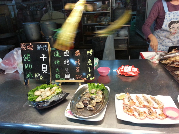 萬二小吃部：高雄旗津必吃 俗又大碗 ~~萬二正老店