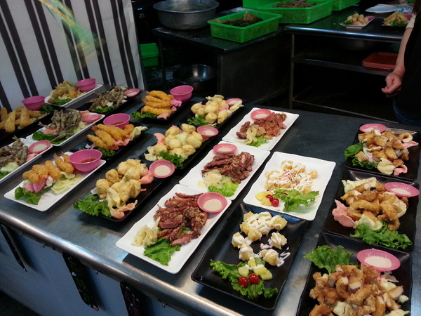 萬二小吃部：高雄旗津必吃 俗又大碗 ~~萬二正老店