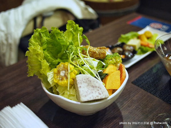 三味鍋物(向上店)：【食記】台中西區-三味鍋物專門-自慢味噌,壽喜燒 : 服務不錯,食材就…!@＃$％…這樣應該有含蓄到了？