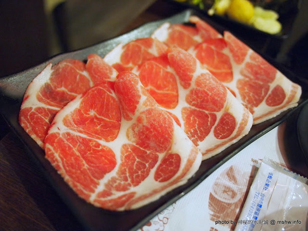 三味鍋物(向上店)：【食記】台中西區-三味鍋物專門-自慢味噌,壽喜燒 : 服務不錯,食材就…!@＃$％…這樣應該有含蓄到了？