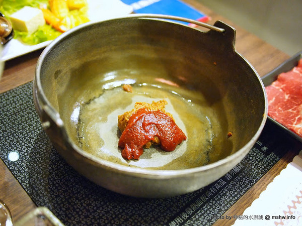 三味鍋物(向上店)：【食記】台中西區-三味鍋物專門-自慢味噌,壽喜燒 : 服務不錯,食材就…!@＃$％…這樣應該有含蓄到了？