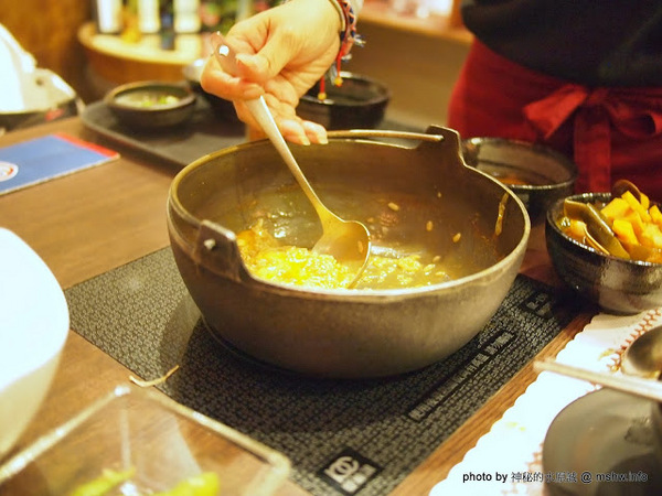 三味鍋物(向上店)：【食記】台中西區-三味鍋物專門-自慢味噌,壽喜燒 : 服務不錯,食材就…!@＃$％…這樣應該有含蓄到了？