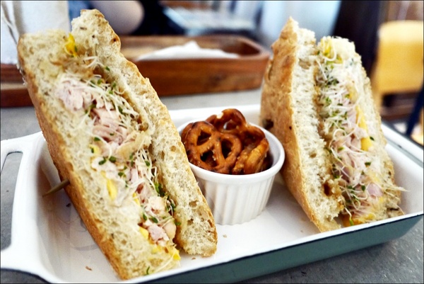 Dear dear 小路咖啡：古亭*菜市仔的文青秘密基地【小路咖啡】 迷路的你 很適合去