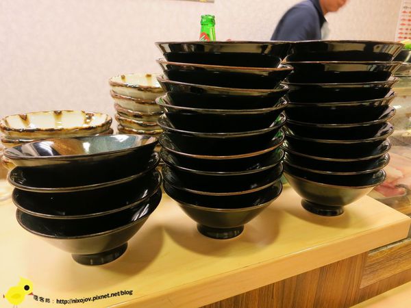 【台北】小六食堂日式料理-傳說中的名店、新鮮吃的到-炙燒鮭魚、比目魚