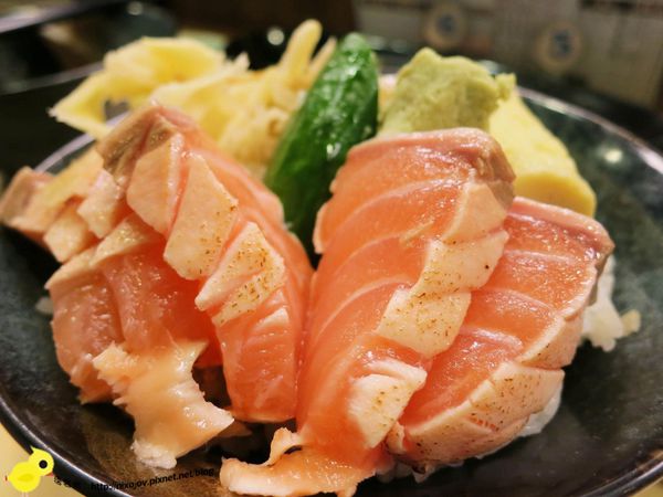 【台北】小六食堂日式料理-傳說中的名店、新鮮吃的到-炙燒鮭魚、比目魚