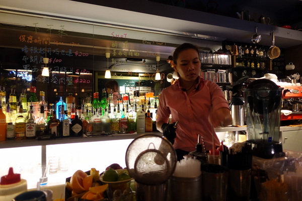 Trio café 三重奏:(胖樺食記)華山文創推薦酒吧”Trio Café三重奏”/捷運忠孝新生/調酒好喝餐點美味