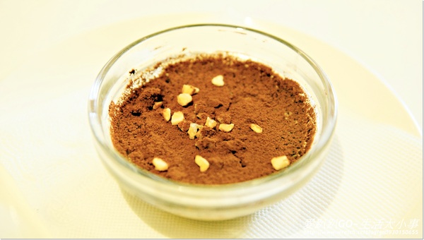 Oyami cafe:【食記/台北市】夏天就是要吃芒果鬆餅